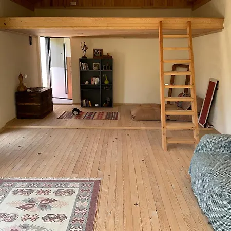 Mulberry House קס